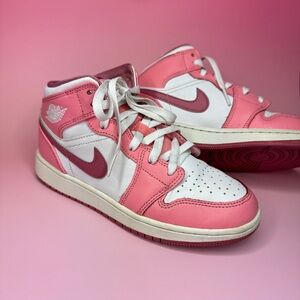 Nike Air Jordan 1 Mid GS "Valentine's Day 2023" sneakers size 4Y